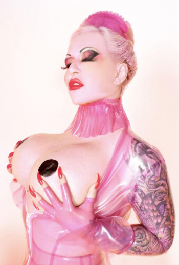 Dominatrix Noa Navaro5